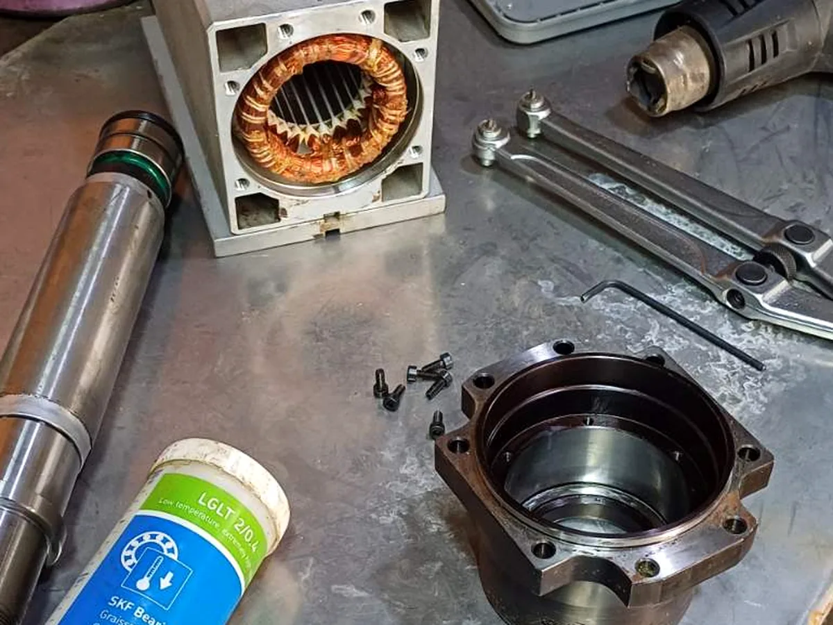 Disassembled spindle: shaft, stator and bearing housing